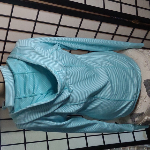 Hoody Pullover with thumb hole sleeves - Picture 2 of 6